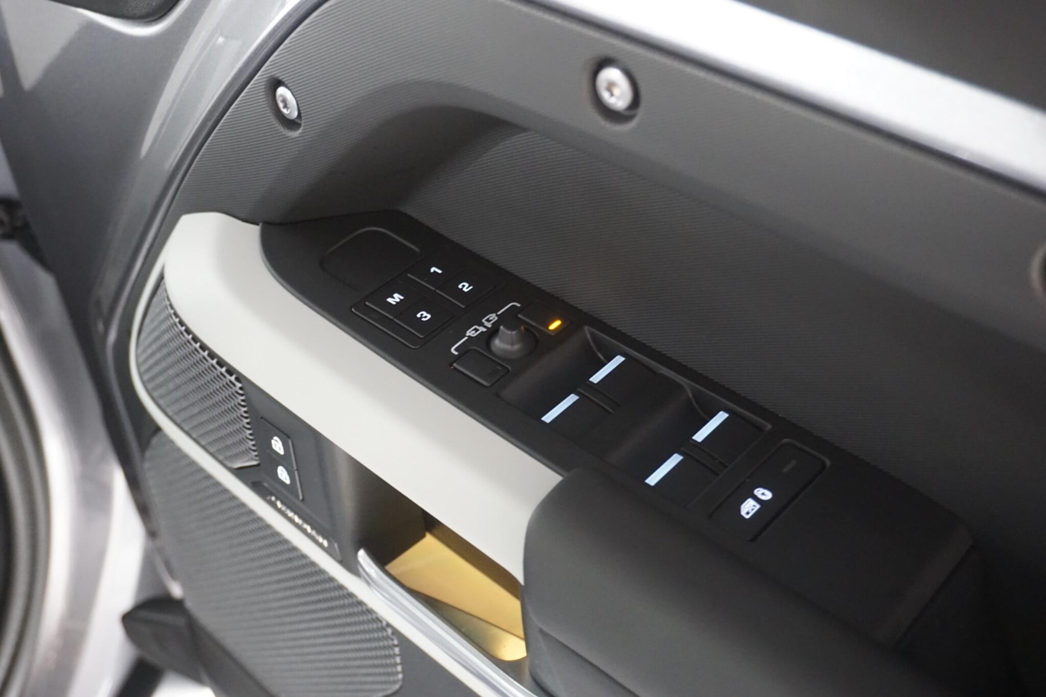 Land Rover Defender 110 2.0 P400e 15.4kWh X-Dynamic HSE SUV 5dr Petrol Plug-in Hybrid Auto 4WD Euro 6 (s/s) (404 ps)